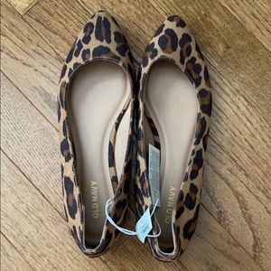 NWT Leopard Flats